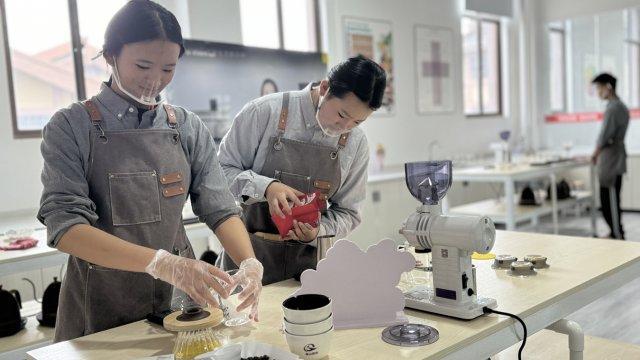 山：春花茶咖活动奏响春日乐章ag真人平台第一游戏云南保(图7)