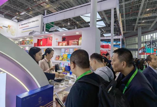 ”到“东方之珠”：一颗咖啡豆的奇缘AG真人娱乐聚焦进博｜从“非洲之心(图2)