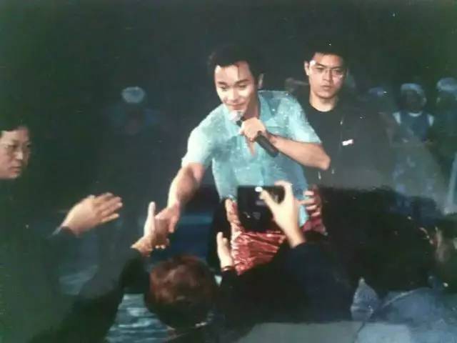 上抱过最多明星腰的人AG真人国际游戏史(图6)